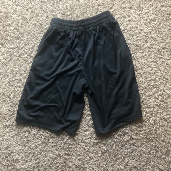Dark grey Adidas shorts - Picture 2 of 2